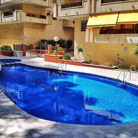 Barbacoa + Vistas Al Mar + Playa + Piscina. Салоу