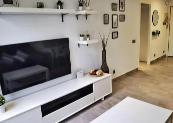 Barbacoa + Vistas Al Mar + Playa + Piscina. شقة سالو